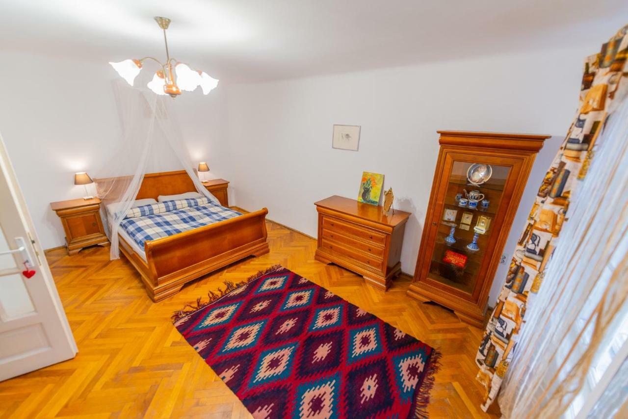 Pine House Apartment Брашов Екстериор снимка