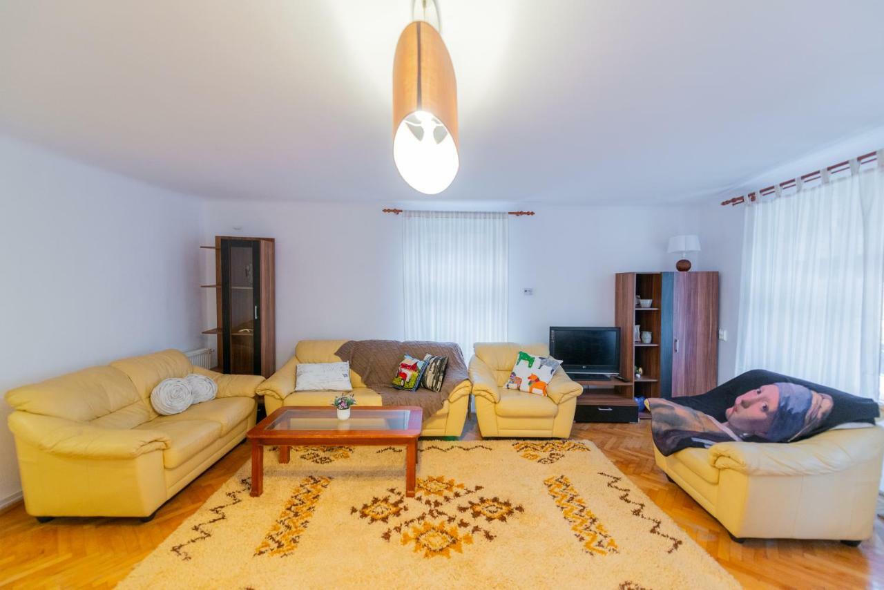 Pine House Apartment Брашов Екстериор снимка