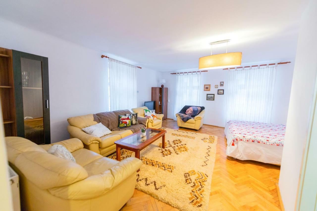 Pine House Apartment Брашов Екстериор снимка