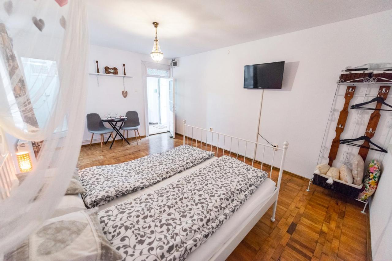 Pine House Apartment Брашов Екстериор снимка