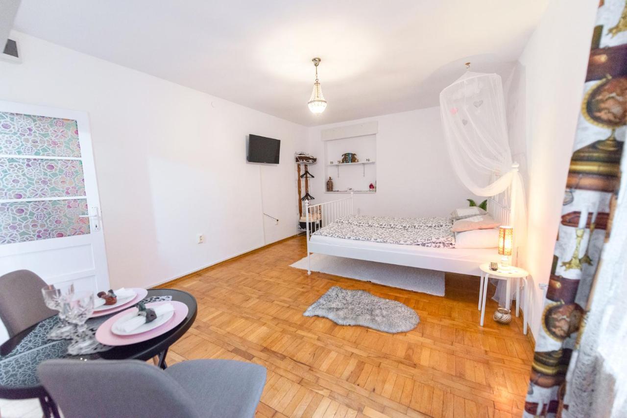 Pine House Apartment Брашов Екстериор снимка