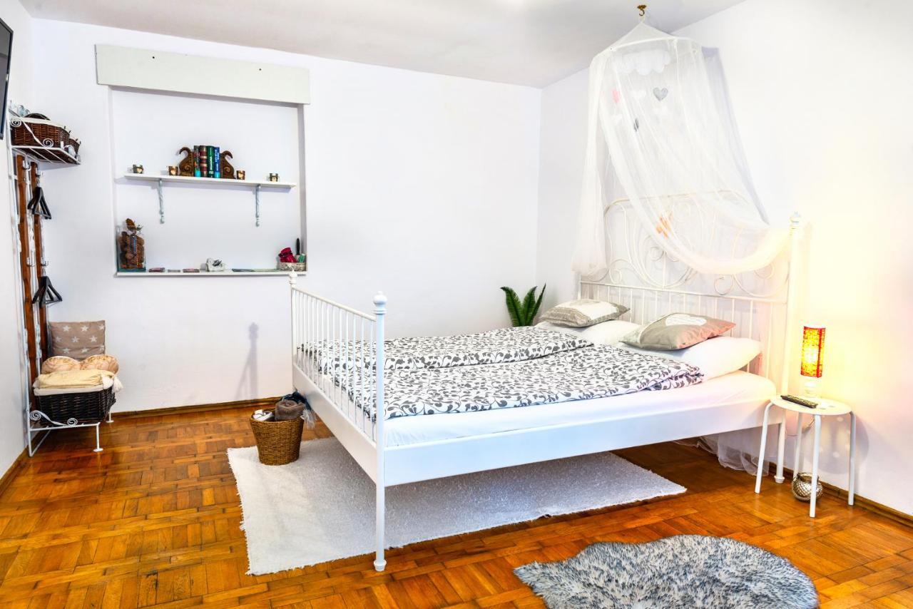 Pine House Apartment Брашов Екстериор снимка